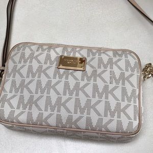Michael Kors jet set vanilla crossbody.